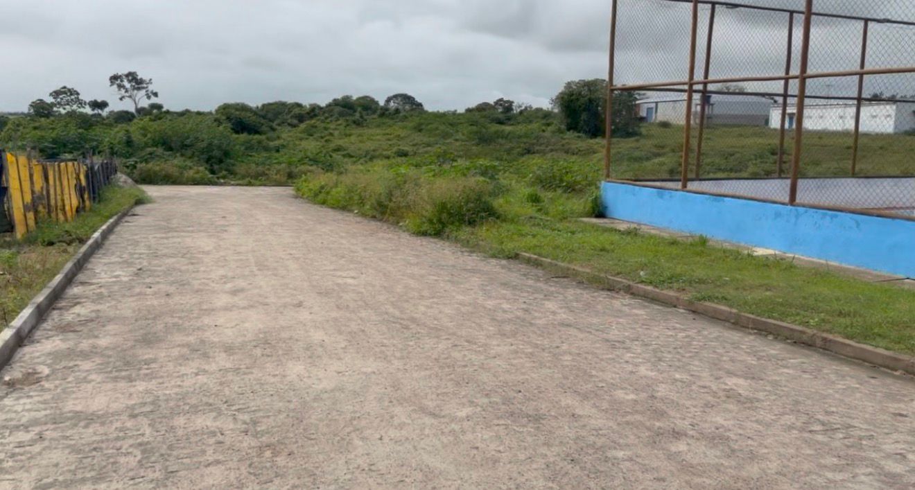 Via próxima a quadra esportiva