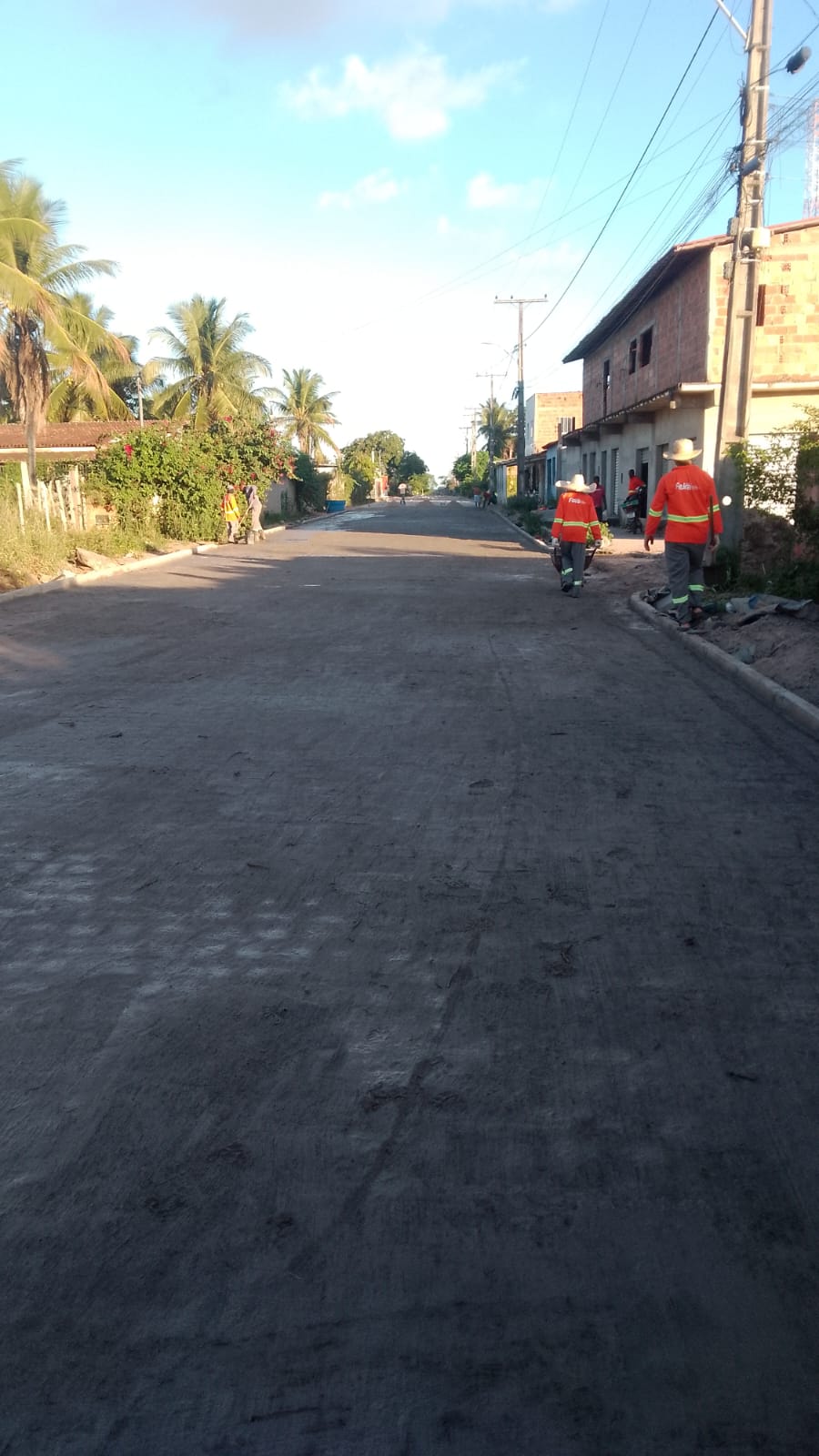 Equipe em obra de pavimentação
