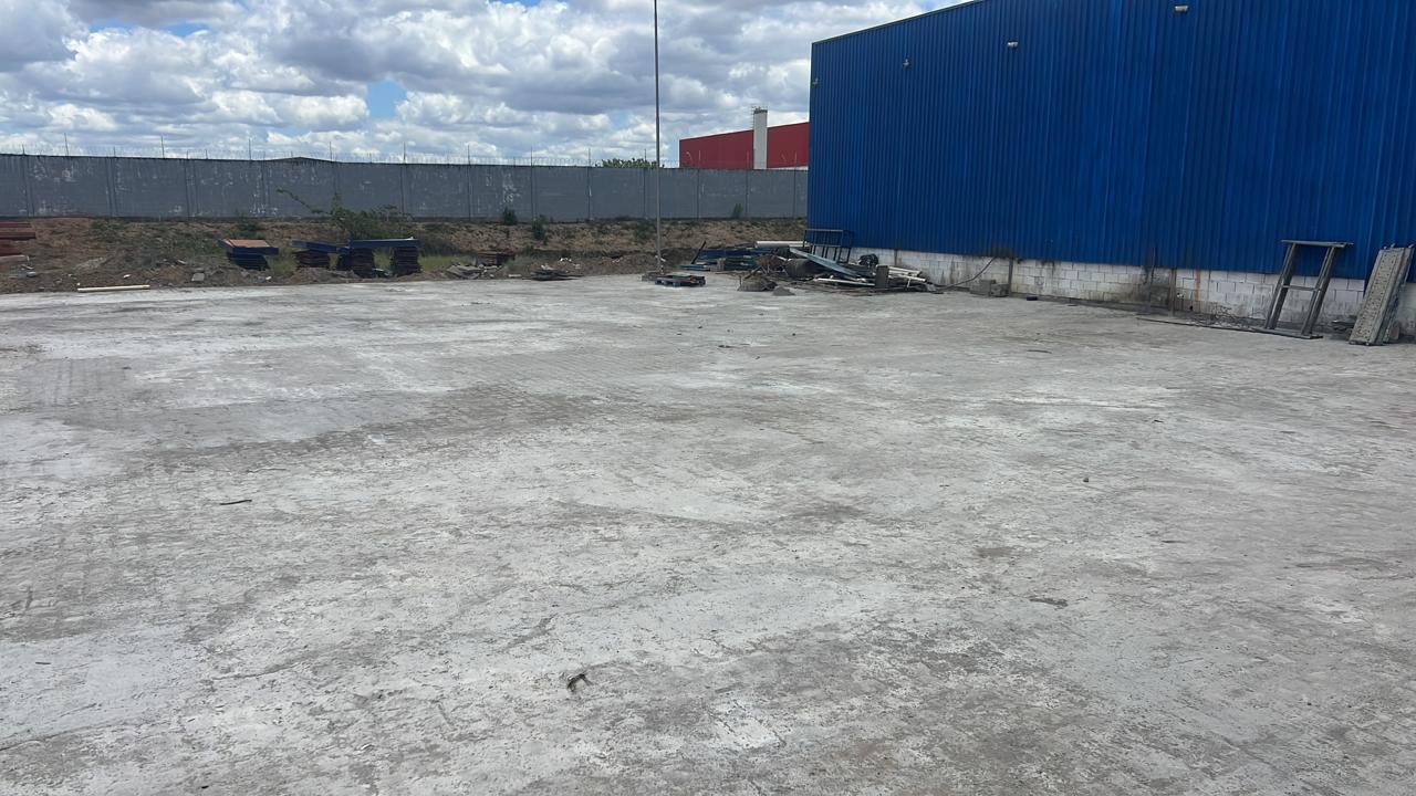 Pátio industrial pavimentado